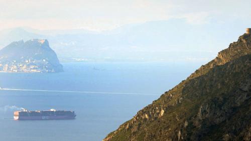 Les détroits, entre terre et mer